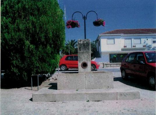 Praça da República Carregal do Sal Feito em granito aparelhado.