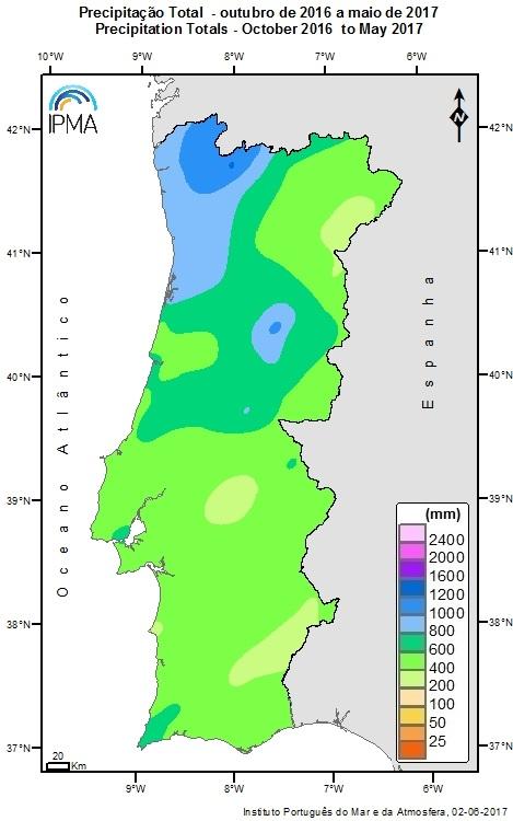 Figura 8 - Precipitação acumulada desde 1 de outubro 2016 (esq.) e percentagem em relação à média 1971-2000 (dir.