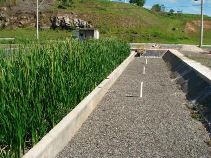 DISPOSIÇÃO CONTROLADA NO SOLO Leitos cultivados de fluxo horizontal subsuperficial ETE Experimental UFMG / COPASA ETE UFMG