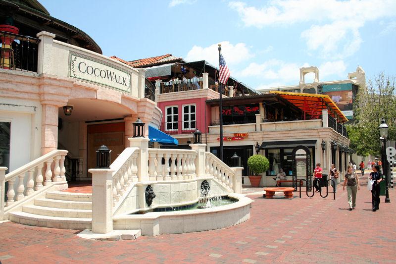 Coconut Grove: É uma área aberta, voce se sente na Europa. Com lojas e lugares para almoçar ou descansar das compras.
