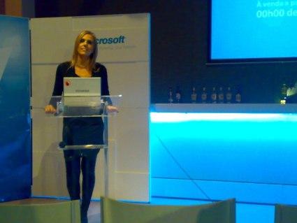A apresentação foi iniciada pela recente Directora-Geral da Microsoft Portugal, Claudia Goya, que começou por falar acerca desta mesma facilidade e rapidez de utilização, que permite a qualquer um