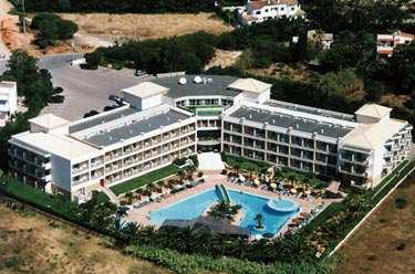 HOTEL z BAÍA GRANDE **** ALBUFEIRA Albufeira 26SET2016 Hotel: O Hotel Baía Grande encontra-se localizado a cerca de 800 metros da Praia da Coelha e a cerca de 2000 metros da Praia da Galé.