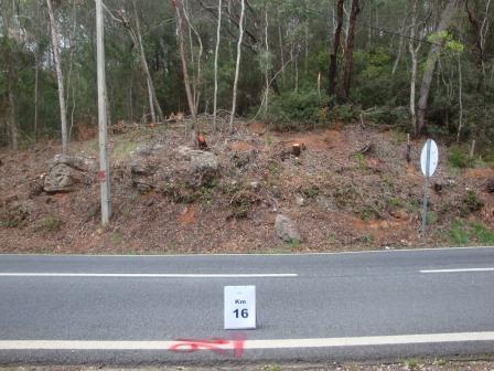 º km Km 15- Estrada Nacional 10-4, 19 m depois do poste A1 01 056. (Foto em sentido inverso).