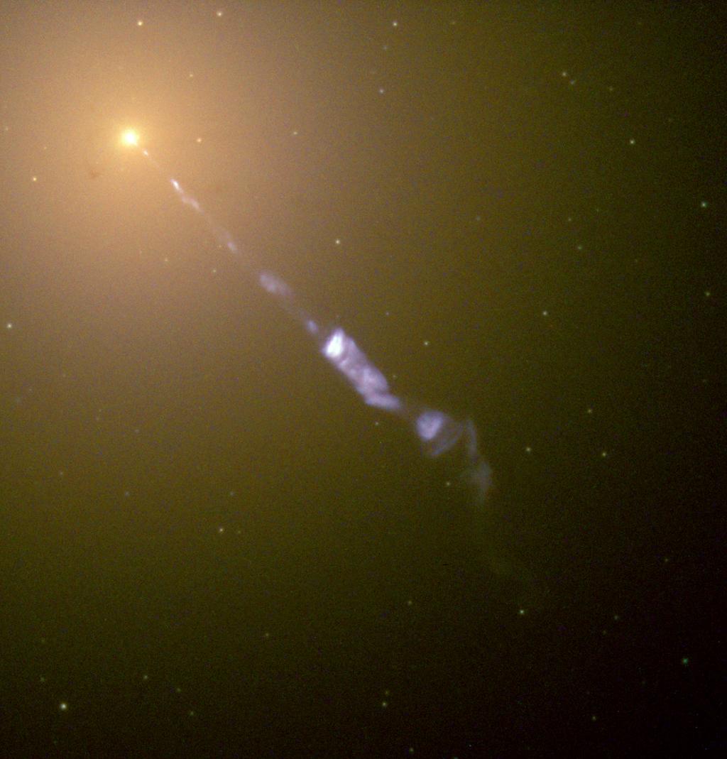 Jatos A galáxia elíptica M87 é uma das maiores