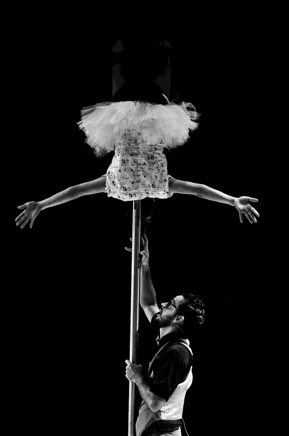 Circo do Asfalto é uma companhia circense paulista, criada em 2008, formada pelo casal Douglas e Fran Marinho, que pesquisa a