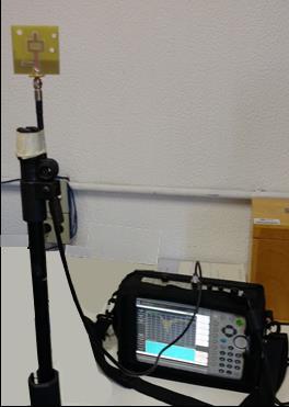 5.2.1.2 Medidas da Antena No teste da antena de microfita, só foi possível realizar medidas para a primeira frequência de ressonância com o VNA disponível do laboratório. A Figura 5.