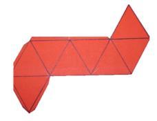Tabela 2 - Montagem do Octaedro 1. Desenho do octaedro com a utilização de caneta, régua e compasso. 2. A partir do processo de dobra e colagem da figura ao lado, monta-se o octaedro.