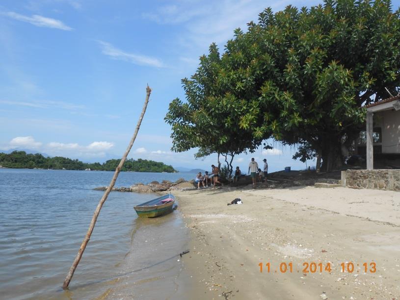 Banho de mar e descanso Passeio pela comunidade com direito à descanso e um banho revigorante nas calmas águas da Baía de