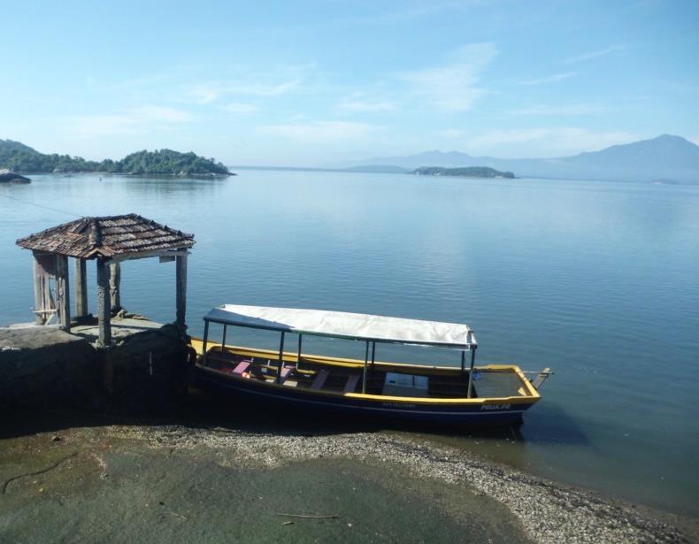 Os visitantes conhecem como as artes de pesca e os pesqueiros da região e, além disso, uma pesca tranquila na Baía de