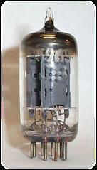 (10/20) O ENIAC era constituído por: 18 000 válvulas de vácuo; Estas válvulas irradiavam tanto calor,