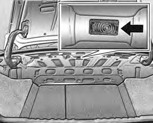 Black plate (32,1) 10-32 Cuidados com o veículo Luz do compartimento de carga (se equipado) 1. Force o alojamento da lâmpada para fora com uma ferramenta apropriada. 2. Remova a lâmpada. 3.