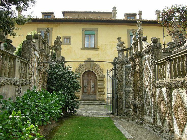 Florença PROPRIEDADE 04 Trata-se de uma luxuosa villa histórica, construída no início de 1600 e