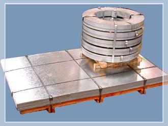 quente e submetidas a um tratamento térmico posterior, proporcionando um revestimento a base de Zn-Fe,