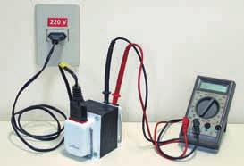 T. 411 (UFR) Transformadores de oltagem são utlzados em redes de dstrbução de energa elétrca, em reguladores de oltagem para eletrodoméstcos, em elmnadores de plha e no nteror de áros aparelhos