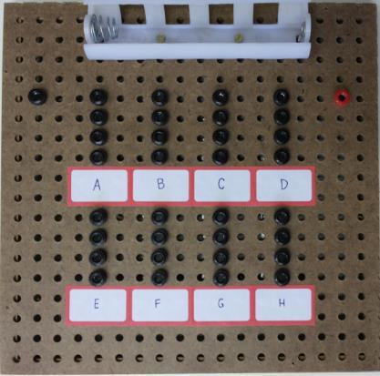 Circuito RC Constante de tempo Objetivo: Medir as funções de carga e descarga de um capacitor e calcular a constante de tempo do processo.