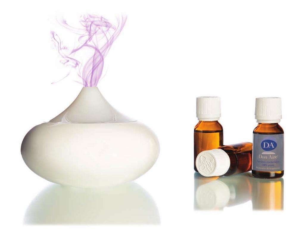 ÓLEOS ESSENCIAIS 04 AROMATERAPIA A aromaterapia é uma disciplina terapêutica que utiliza óleos essenciais ou líquidos aromáticos de plantas, benéficos para a saúde com a finalidade de proporcionar um