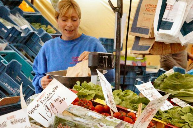 142 O Efeito Substituição A variação no preço do bem 1 alterou à taxa à qual o mercado permite que se substitua o bem 2 pelo