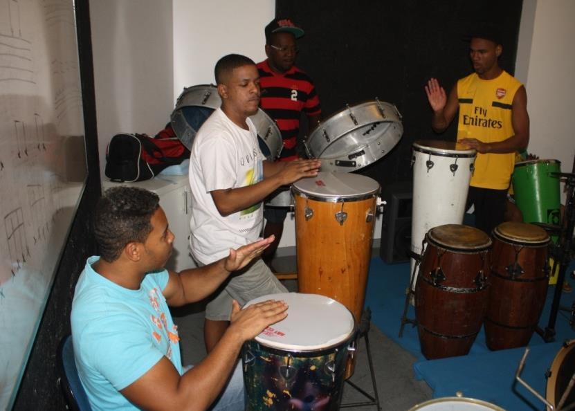 Timbal "Eu sou Fabio e faço um monte de oficinas. O AfroReggae faz parte da minha vida, tá na minha rotina já e isso é muito legal pra mim." Aluno das oficinas de Timbal.