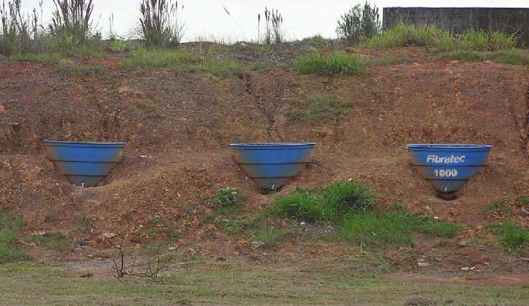 Coberturas secas no controle da drenagem ácida de mina do (FBC), obtida na Unidade Eldorado, pertencente ao grupo Cecrisa, Criciúma/SC e calcário PRNT 7%.