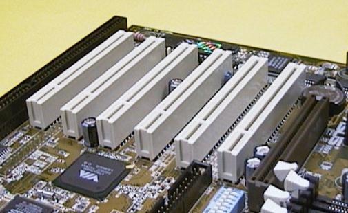 Slots PCI Usados para placas de som, rede, modem, digitalizadoras de vídeo, etc.