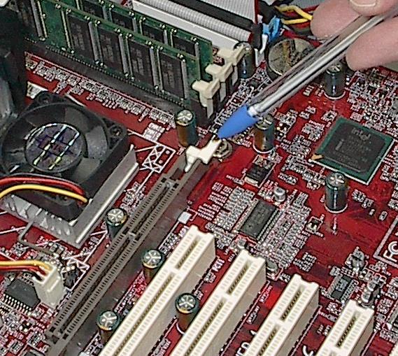 Trava do slot AGP Em muitas placas de CPU encontramos uma