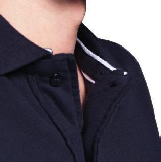 Gramagem: 220 gr. Characteristics: Two buttons placket. Side slits. 1x1 Rib collar and cuffs.