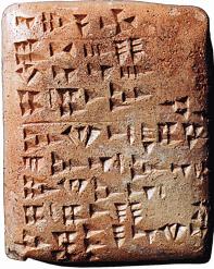 A invenção da escrita é atribuída aos Sumérios. Eles escreviam na argila mole com o auxílio de pontas de vime.