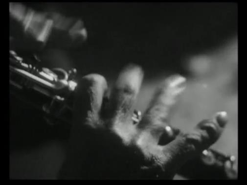 Figura 43 - Fotogramas digitais extraídos de uma sequência de planos do filme Aldeia da Roupa Branca.