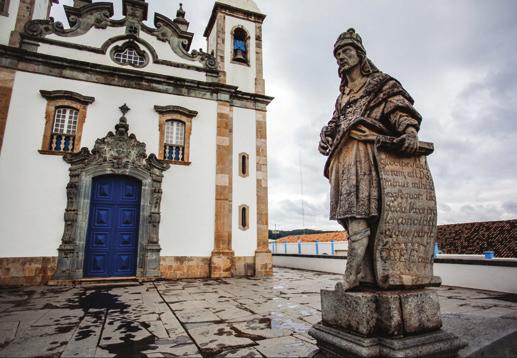 1 O governo português enviou uma expedição ao Brasil para começar a colonizá-lo. 2 O navegador Pedro Álvares Cabral chegou ao Brasil com sua expedição.