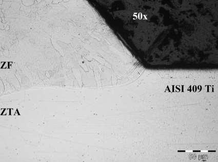 Figura 12 Metalografia do Aço Inox AISI 409 e ZF. Ataque com Ácido oxálico 10%. Aumento de 50x. Amostra 2(arame monoestabilizado).