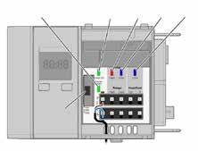 3. Extraia os módulos para baixo. 6. Operação 6.1 Esquema dos sinais LED A B C D E 1 Display Estado Explicação A. Operação tensão de rede (LED verde) Acende Se existir tensão de rede AC 230 V.
