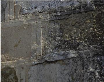 200 ART IS ON n.º 1 2015 Fig 06. Vestígios de revestimento parietal a imitar a estereotomia da pedra com juntas salientes no exterior da torre da matriz de São Clemente de Loulé.