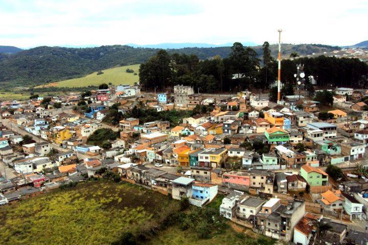 158 Figura 56 Ocupação em áreas com topografia acidentada no bairro São