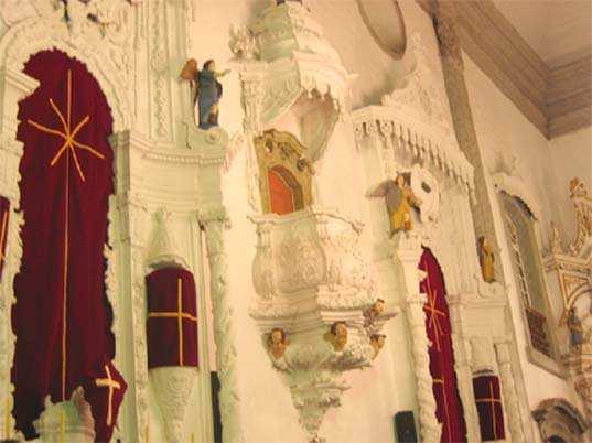 Altares laterais e púlpito da Igreja N. S.