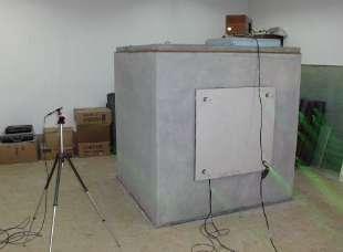 Definição do esquema e procedimento de ensaio Equipamento de ensaio: Câmara acústica: - Câmara acústica em betão armado com dimensões internas:1.4x1.3x1.