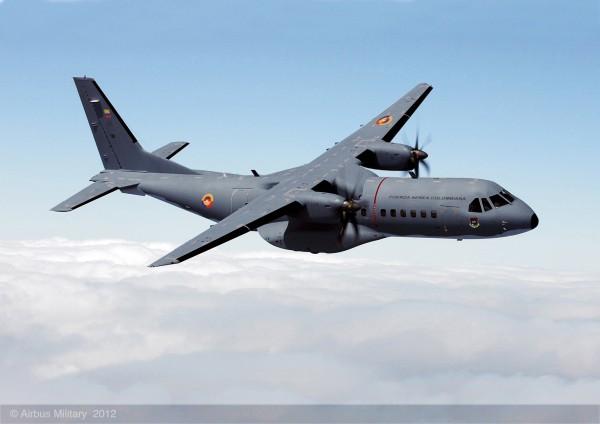 C-295 Força Aérea Colombiana Esta semana, um C-295 da Airbus Military transportou cerca de oito toneladas de ajuda humanitária, do Instituto Nacional de Defesa Civil peruano (Instituto Nacional de