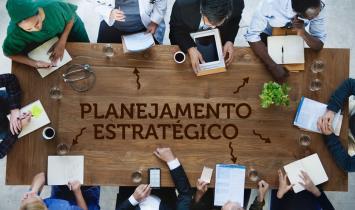 PLANEJAMENTO ESTRATÉGICO - 2014 Planejamento Estratégico com meta de crescimento de 15% ao ano. Redução de custos em 10%, com foco em estruturação dos processos de trabalho.