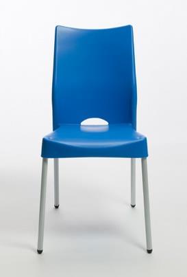 Página 29 04 Cadeira: Cadeira empilhável com concha única em polipropileno reforçado na cor azul índigo, turquesa ou equivalente. Pés estruturais fixos, em aço, com borracha antiderrapante.