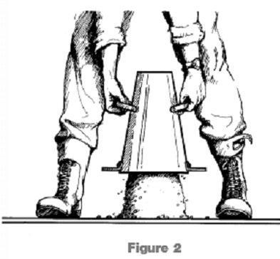 PROCEDIMENTO 4. Rasar a superfície com espátula ou colher de pedreiro; 5.