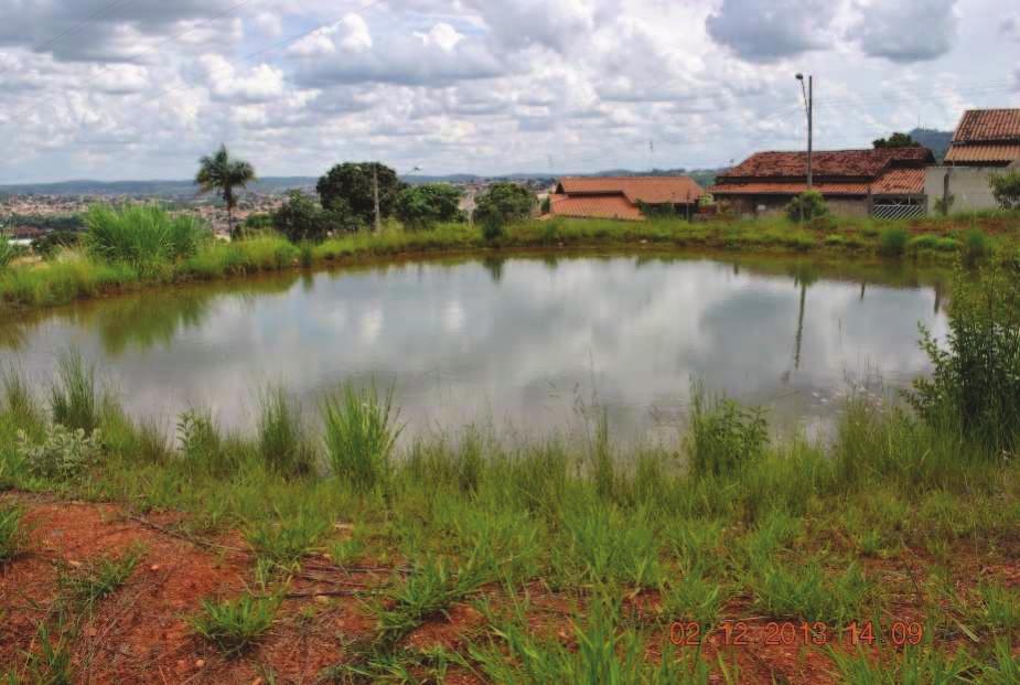 000 L, e o reservatório apoiado de metal, com capacidade de 500.000 L, construído com obras do PC Água.