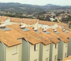 PV em arquitetura de baixa renda Proposta para utilização de painéis solares fotovoltaicos conectados a rede em comunidades de baixa renda no intuito de inseri-las no âmbito mais sustentável