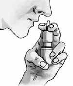 Fixe a base do frasco com o polegar (Fig. 3). Pressione para baixo, até que o jato saia uniformemente (normalmente até 10 vezes). A bomba fica, assim, pronta para ser utilizada.