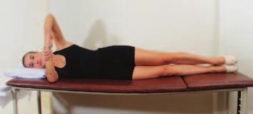 Rotação interna ( dorminhoco ) Deitado sobre o ombro em tratamento, posicione-o em