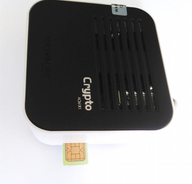 Com o Smart Card destacado de sua base, prepare-se para inserir no aparelho. 3.