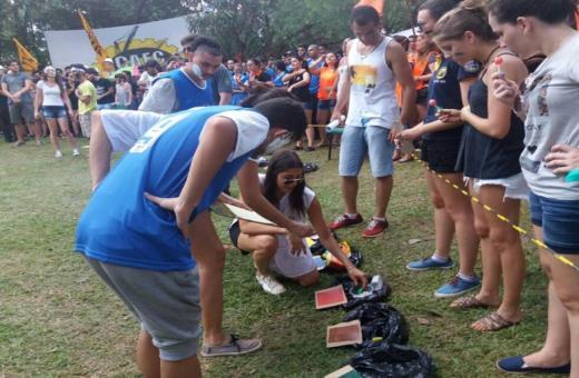 Ações de sensibilização ambiental precisam ser contínuas, e sua necessidade enfatizada pela dinâmica da universidade, ou seja, no ingresso semestral de novos