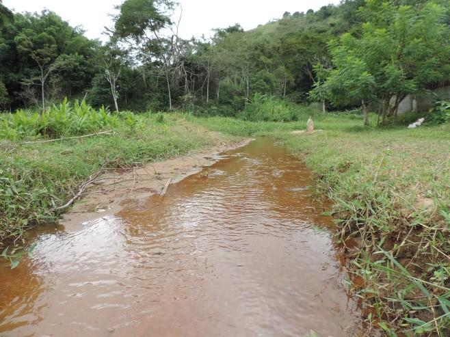 Para fins de análise da influência dos afluentes que deságuam no leito principal do Córrego Cantagalo foram consideradas 4 microbacias (MB) que ao longo do trecho avaliado contribuem com a vazão (ver