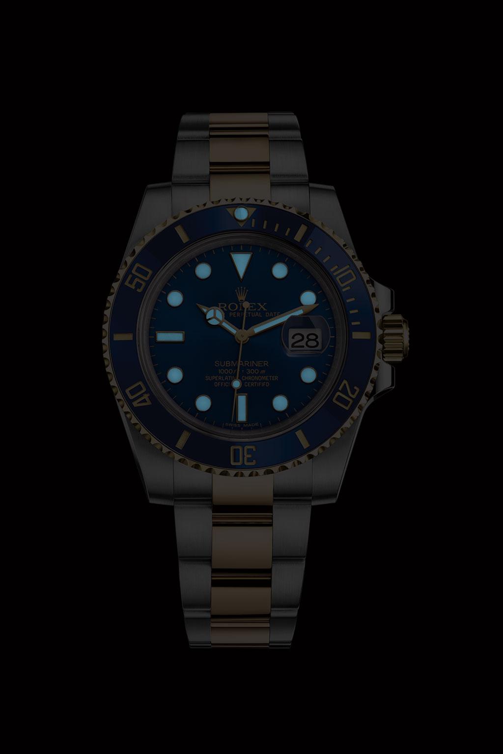 Função do Submariner LUMINESCÊNCIA AZUL O inovador revestimento Chromalight amplia a visibilidade em ambientes escuros.