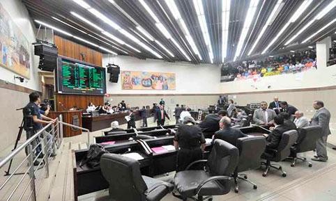 A Câmara Municipal de Belo Horizonte aprovou na tarde desta quarta-feira, 14 de dezembro 2016 aumento do salário dos vereadores da capital.