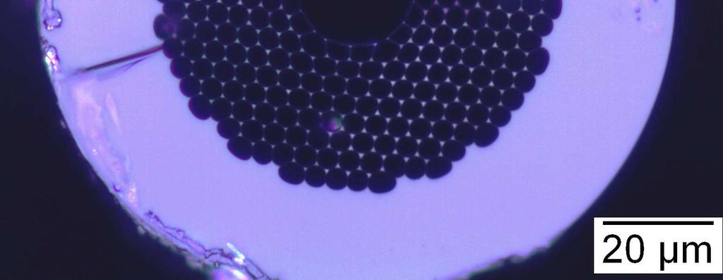 tese foram utilizados pontos quânticos coloidais esféricos (diâmetro de 5,8 nm), produzidos e comercializados pela Evident Technologies, compostos por um núcleo de seleneto de cádmio (CdSe) e uma