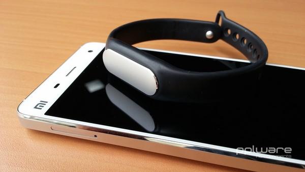 Análise Xiaomi Mi Band Date : 18 de Dezembro de 2014 A evolução da tecnologia está a virar-se para os wearables, os tais dispositivos electrónicos que servem de acessório ao corpo.